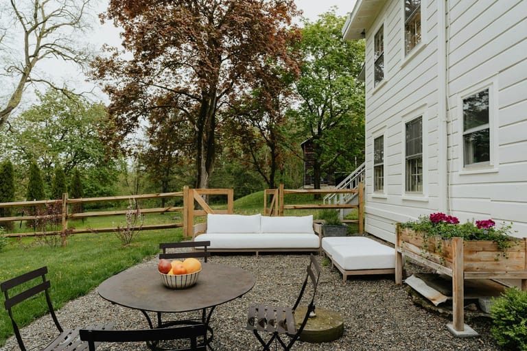 Backyard courtyard patio with modern fencing